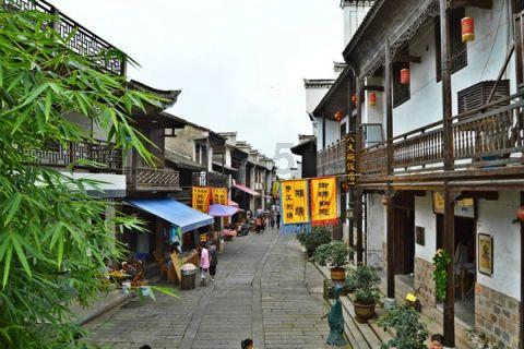 逃离金色的沙漠